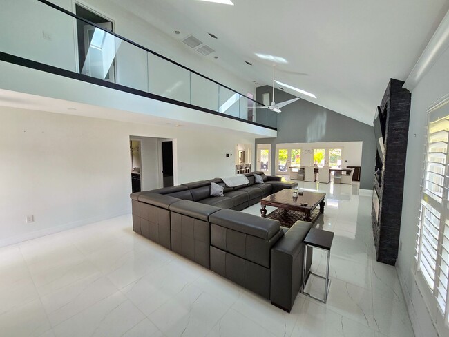 Photo - SEASONAL RENTAL - Luxury by the Beach!