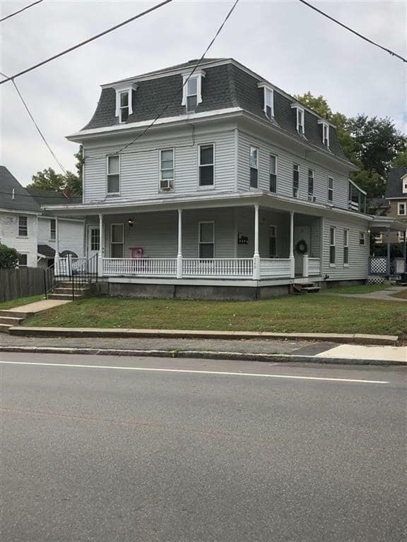 Building Photo - 560 Main St Unit 4