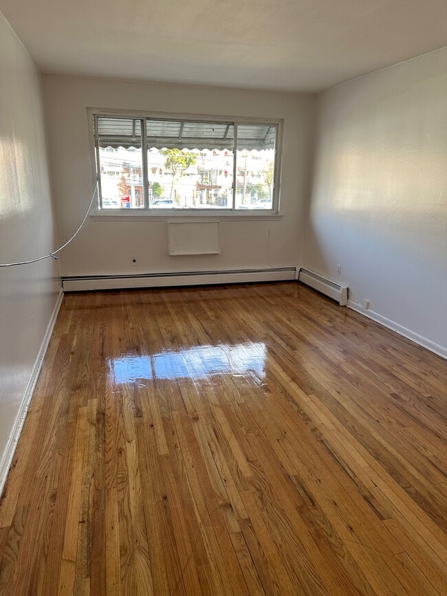 Photo - 715 Saint Lawrence Ave