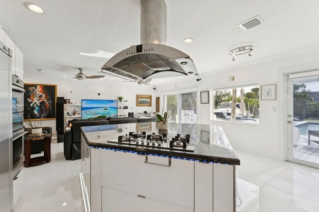 Photo - 911 NW 7th St