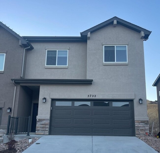 Photo - 3 Bed Luxury End Unit Townhome backs to Na...