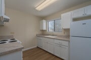 2BR, 1BA - 1015SF - Kitchen