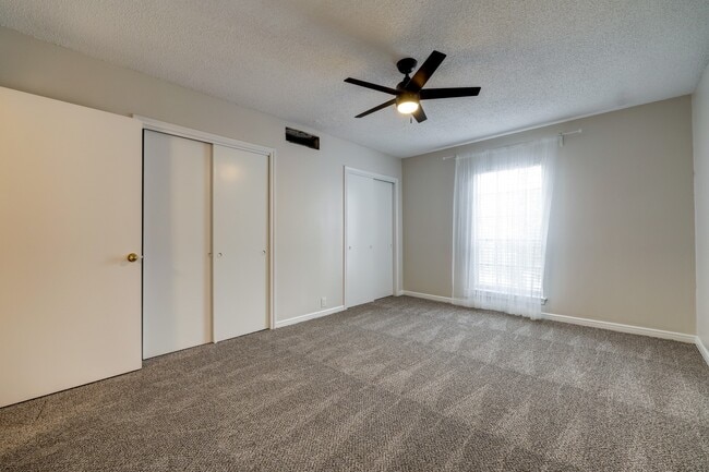 Building Photo - 2601 Bellefontaine Unit A203