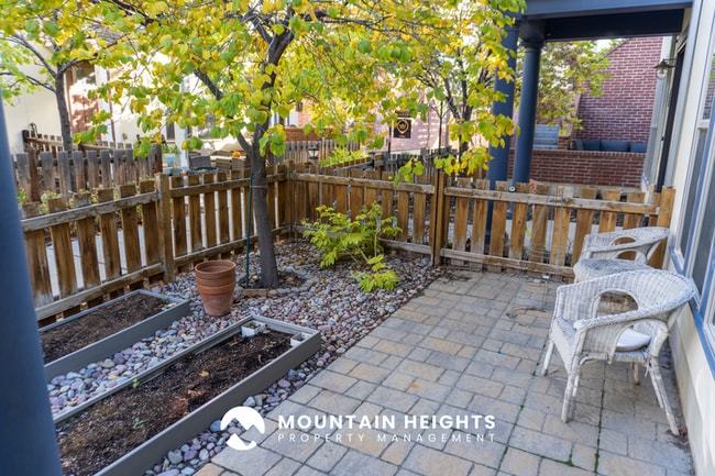 Photo - 858 Cecina Ct