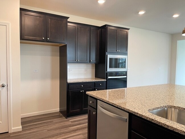Photo - 721 Dropseed Ln