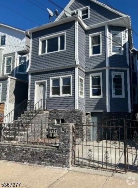 Building Photo - 717 Jackson Ave Rental