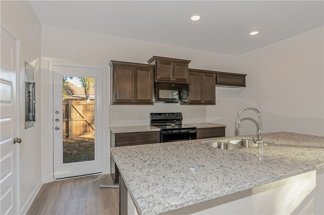 Photo - 601 W 24th St