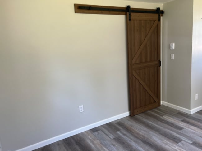 Photo - 327 W Shaw St