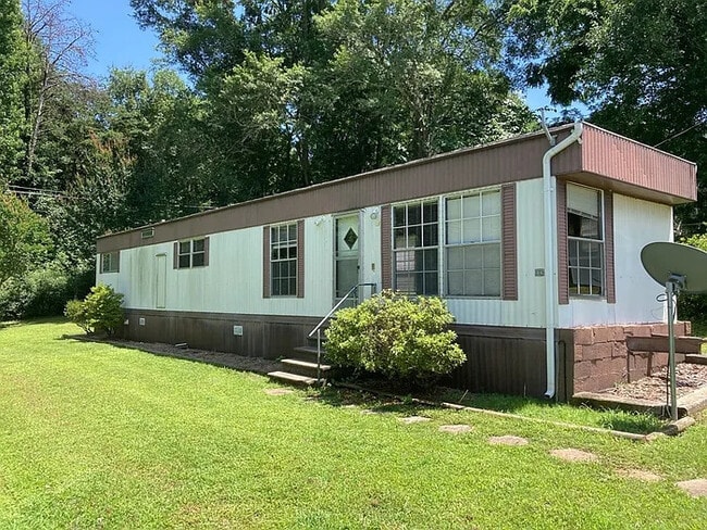 Building Photo - 2 Bedrooms 1 bathroom Rental
