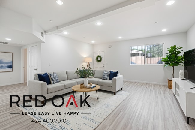 Building Photo - 6829 Simpson Ave Unit 1