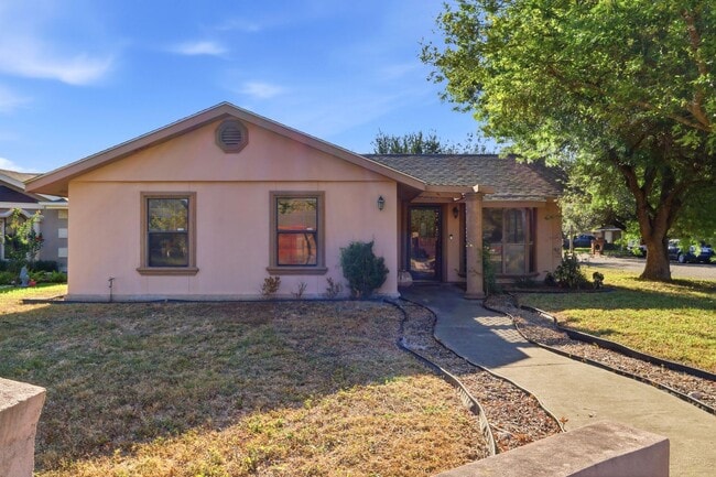Building Photo - 126 La Silla Dr