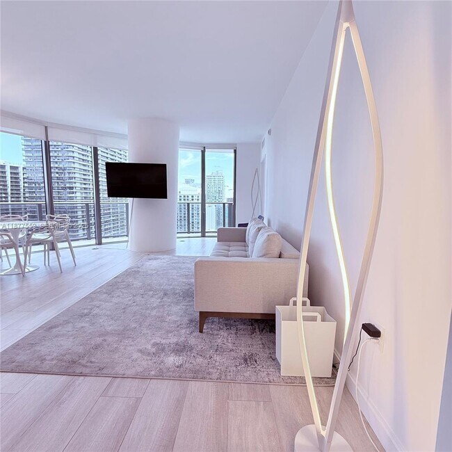 Photo - 55 SW 9th St Unidad 4003