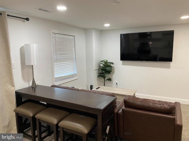 Building Photo - 7416 Rhondda Dr