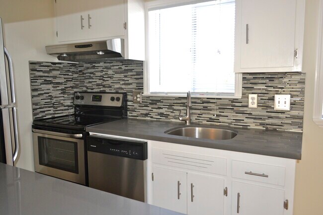 Photo - Renovated unit, private balcony Unit 28B