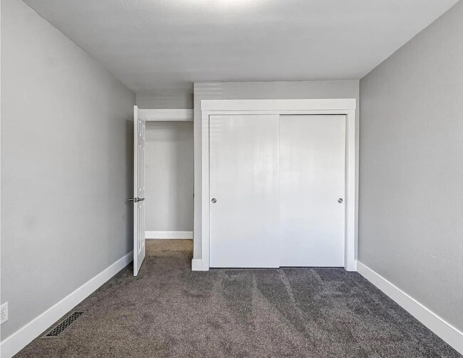 Private room - 4676 E Alamos Ave