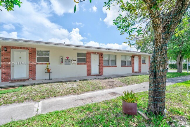 Photo - 856 SW 10th St Unidad #2