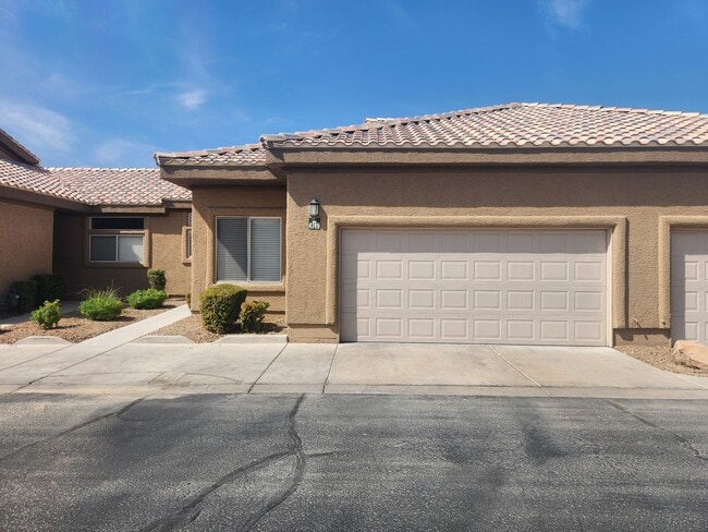 Building Photo - A Fabulous 3 Bedroom Townhome In North Las...