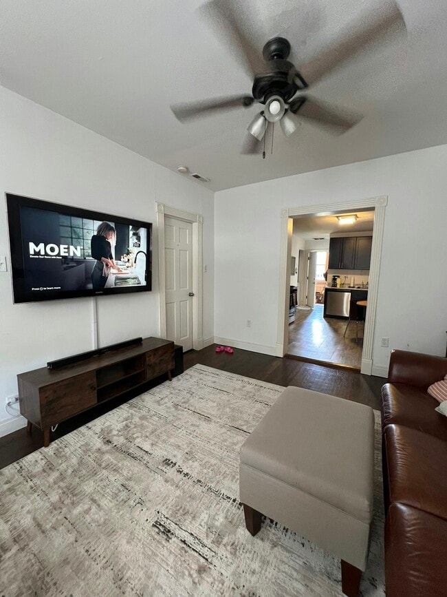 Photo - 1916 N Rockwell St Unit 1