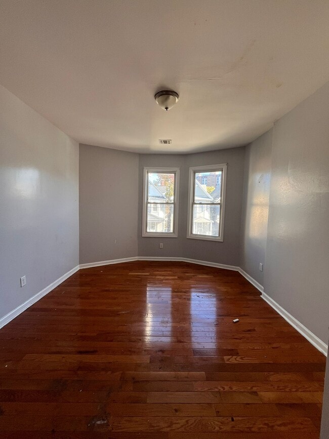 Photo - 143 Pearsall Ave Unit 2