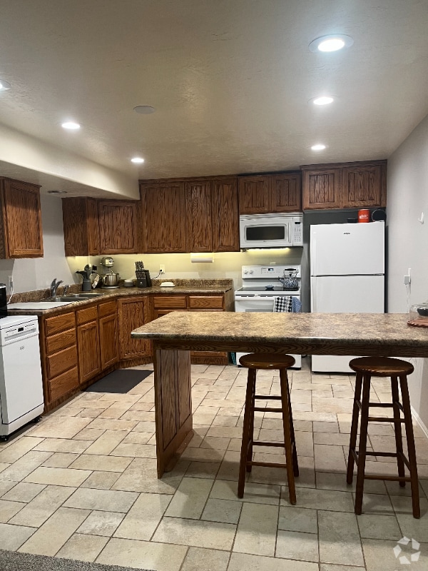 Building Photo - 1776 900 E Rental