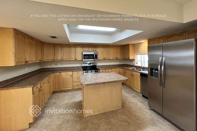 Photo - 832 SE Thornhill Dr