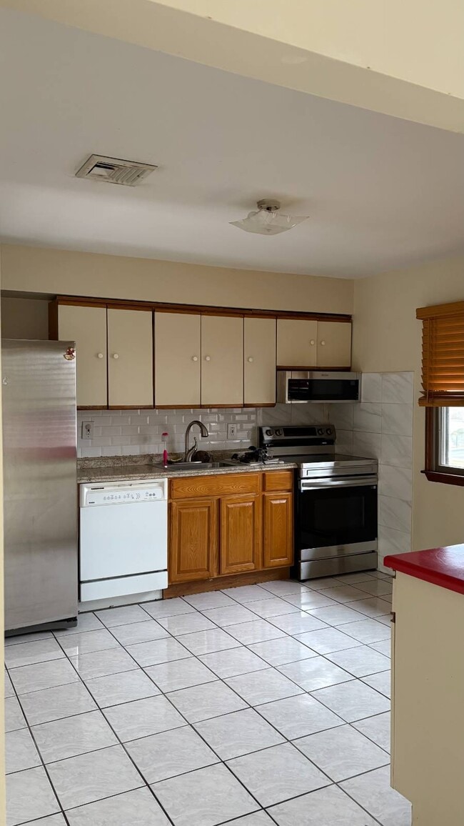 Photo - 182 Jerusalem Ave