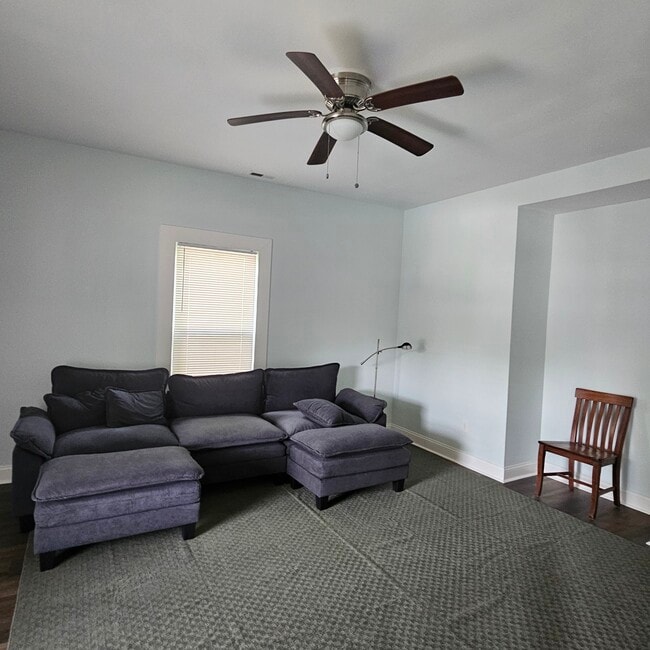 Photo - 619 W Bell St