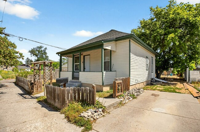Building Photo - 837 W Bridger St Rental