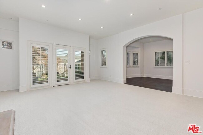 Photo - 133 S Spalding Dr Unit 201