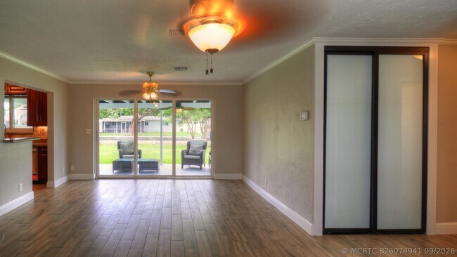 Photo - 1128 W River Dr