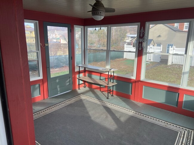 Photo - 305 N Front St