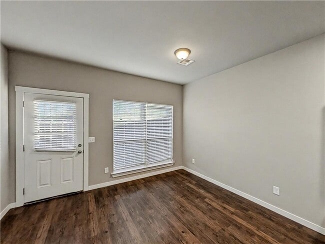 Photo - 862 Oakwood Ln