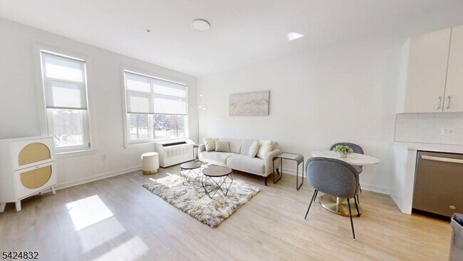 Photo - 1181 Morris Ave Unit 307