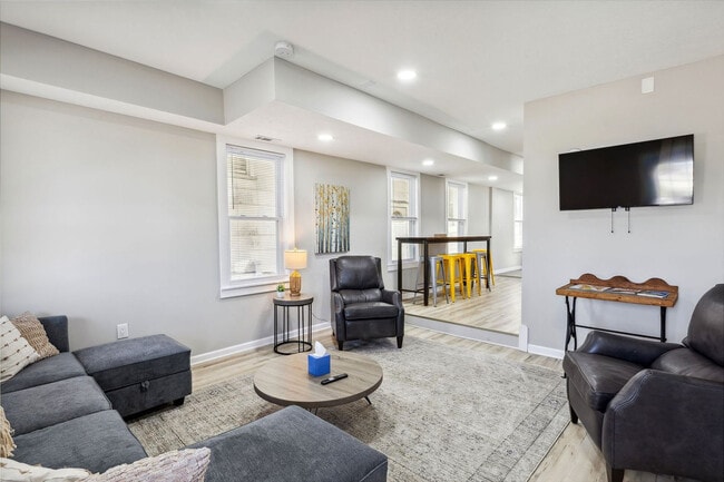 Photo - 914 W Market St Unit SI ID1594014P