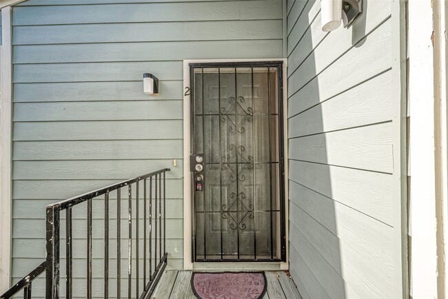 Photo - 3758 Tanglewilde St Unidad 2