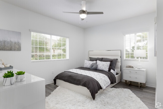 1BR, 1BA - 720SF
