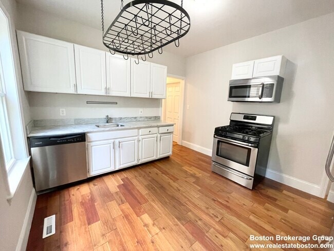 Building Photo - 28 Taft St Unit 1 Rental