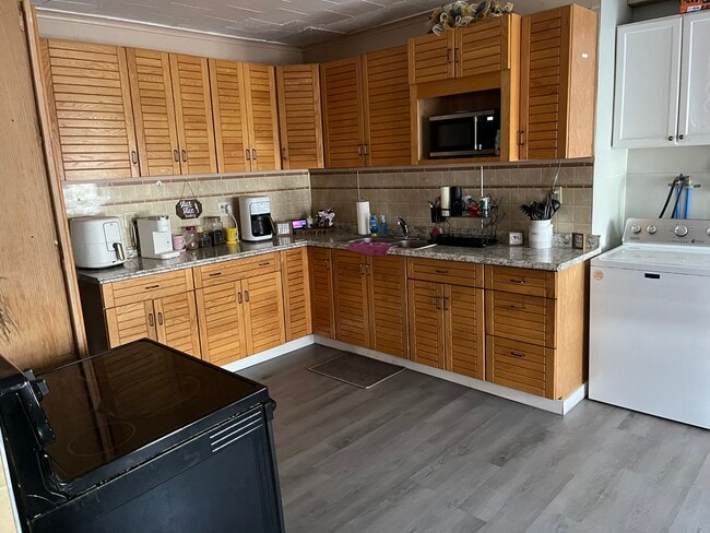 Building Photo - 638 River St Unit 2