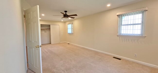 Photo - 424 La Grange Rd