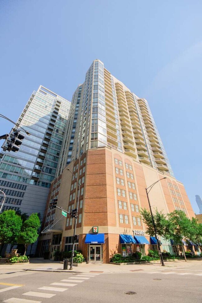 Building Photo - 645 N Kingsbury St Unit 2109