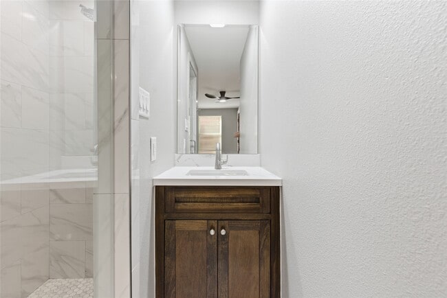 Photo - 430 Hutcheson St