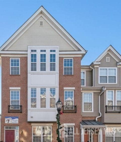 Photo - 24 Roosevelt Ave