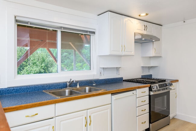 Photo - 161 Sacramento Ave Unit Chalet Mt.Tam View