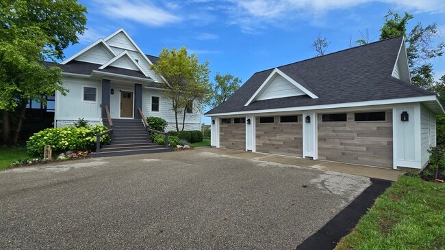 Building Photo - 7616 1st St Rental
