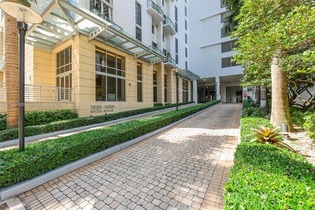 Building Photo - 1050 Brickell Ave Unit 2320