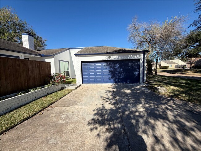 Photo - 2218 Round Lake Dr