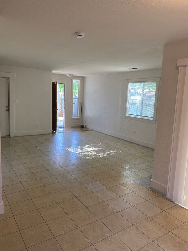 813 Grapeleaf Way