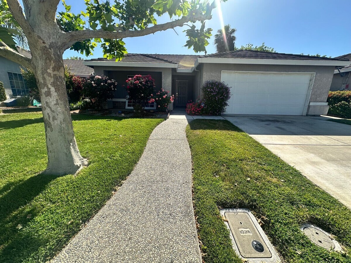 Updated 1 Story Home Just For You - Updated 1 Story Home Just For You