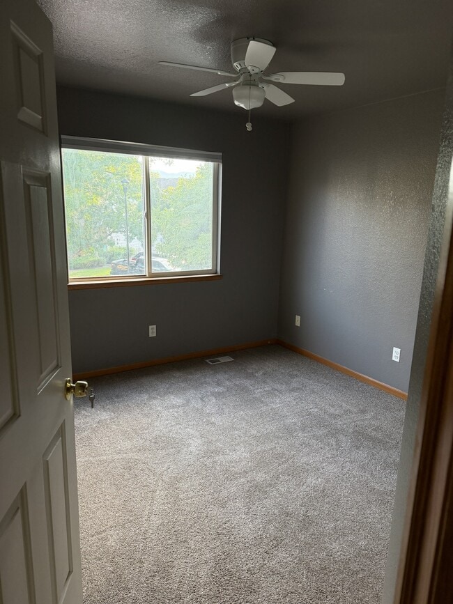 Building Photo - 1637 Westbridge Dr