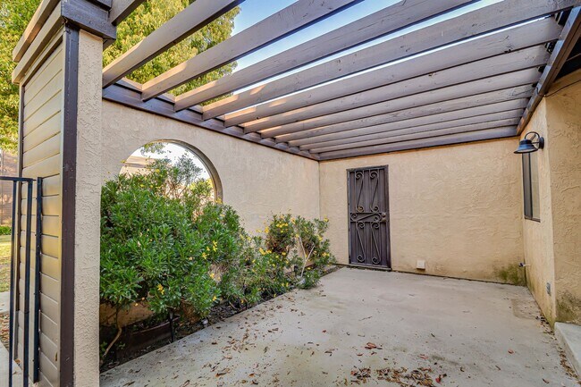 Photo - 2 Bed Condo w/Garage!